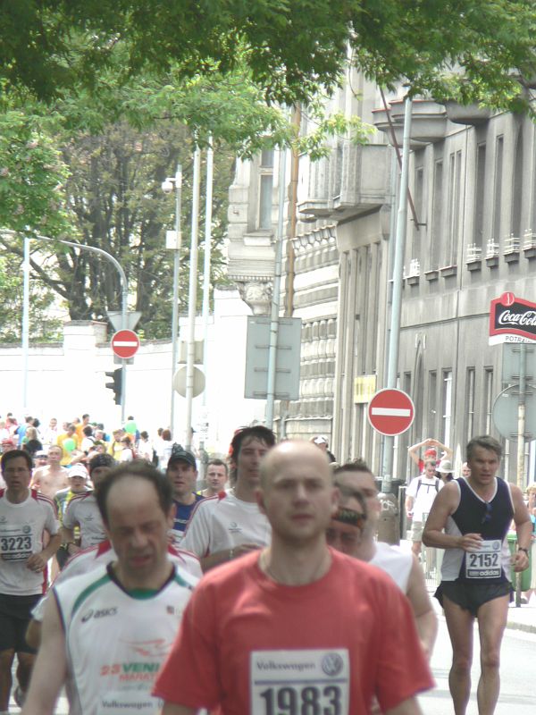 Maraton09 169.jpg - A již z dálky rozeznáváme Radka.
